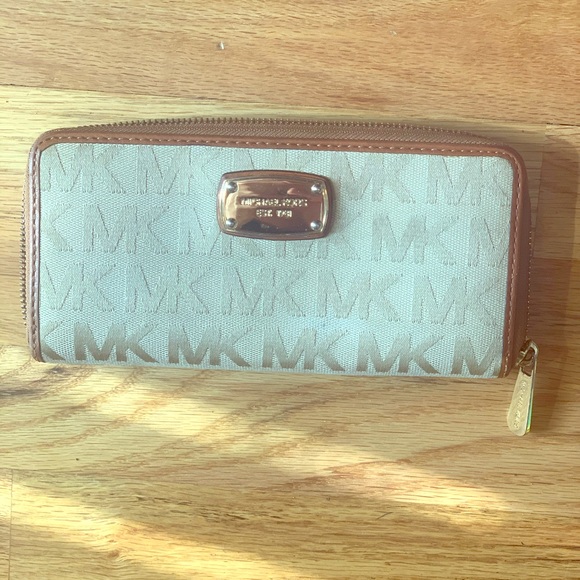 Michael Kors Handbags - Michael  Kors Wallet